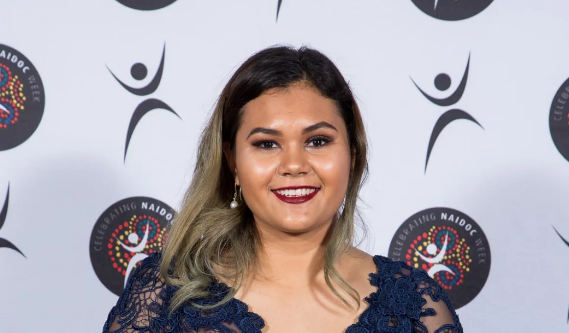 2016 National NAIDOC Scholar of the Year Layneisha Sgro with her award.