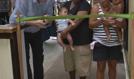 The Hon. Warren Entsch MP with community members, Vanessa Cannon holding baby Yuneisia and Kim Missionary holding baby Ella.