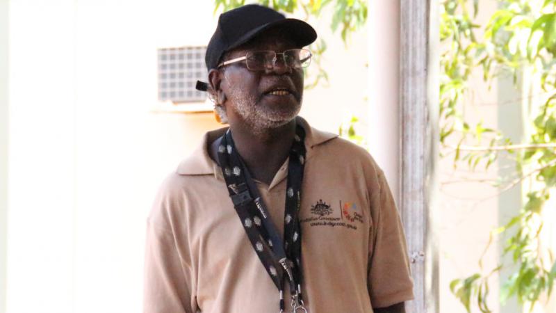 Ben “Baru” Pascoe speaking at a community meeting in Maningrida.