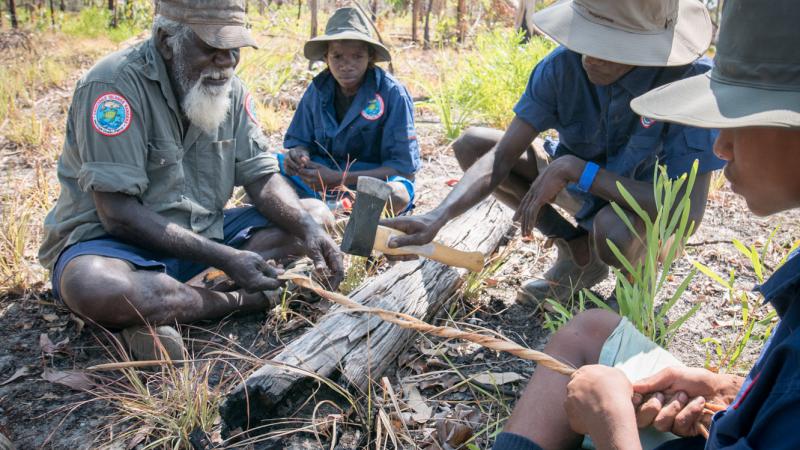 Crocodile Islands Ranger and Cultural Advisor George Milaypuma showing Junior Rangers how to make bush string.